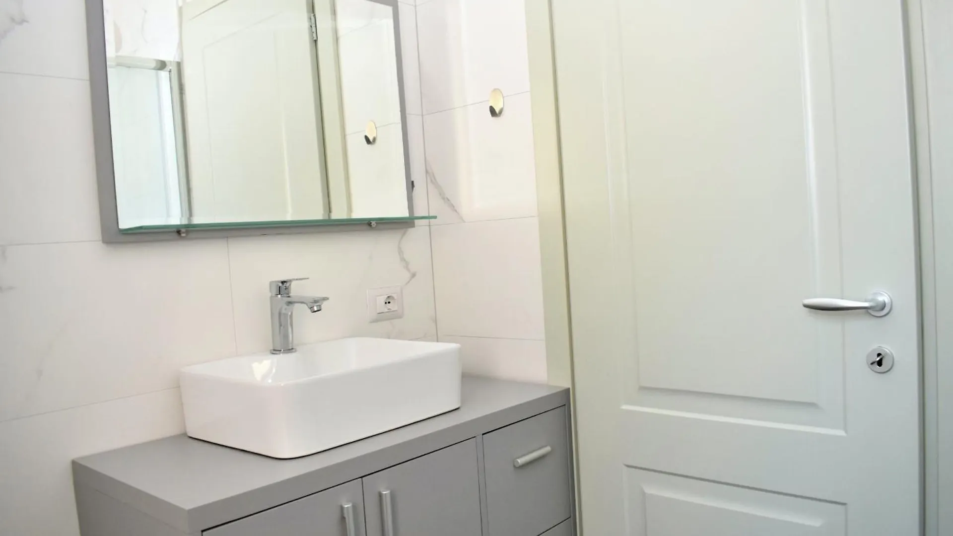 Apartment In Durres Beach 074